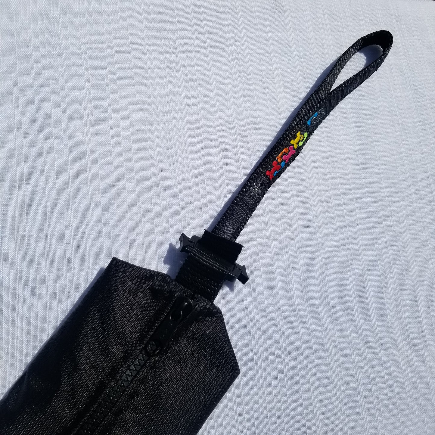 Little helper pouch attached to leash